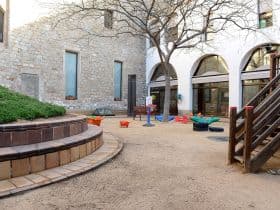 Bressol Canigó — Patio de escuela bressol