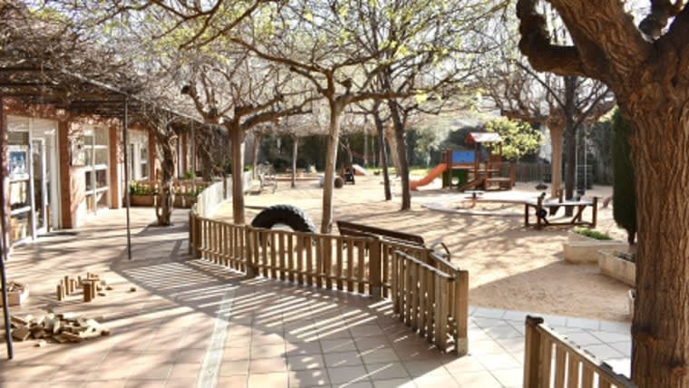 Bressol l’Esquirol — Patio de escuela bressol