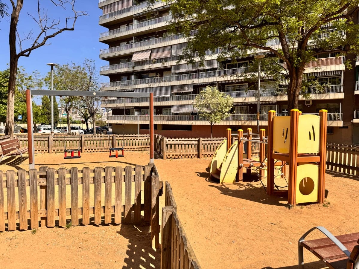 Parque infantil Hondures / Palencia
